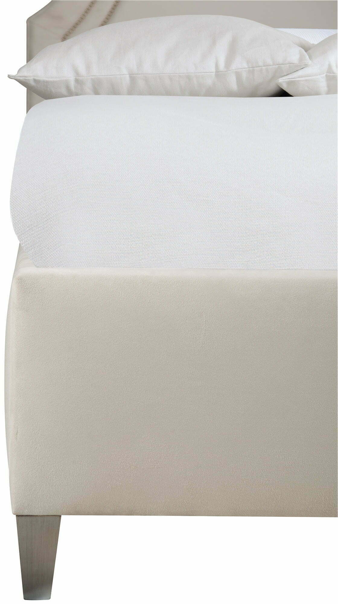 bernhardt interiors bayford upholstered bed 770 h76 fr76 detail 01 1