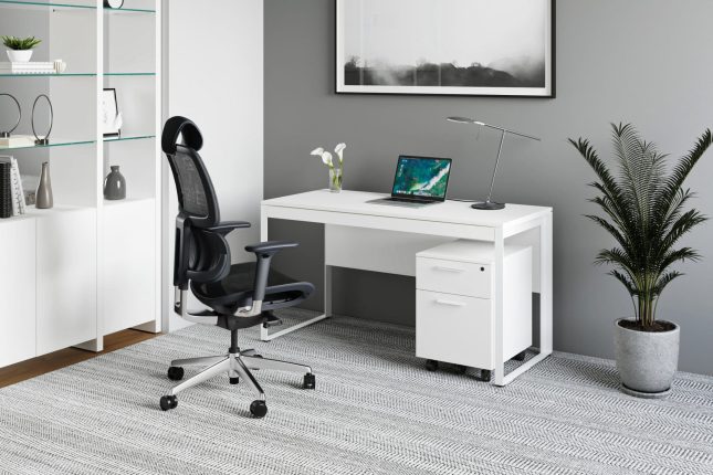 Linea Office Desk Liveshot in Satin White