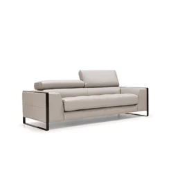 Daniela Loveseat