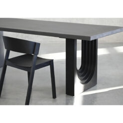 echo dining table