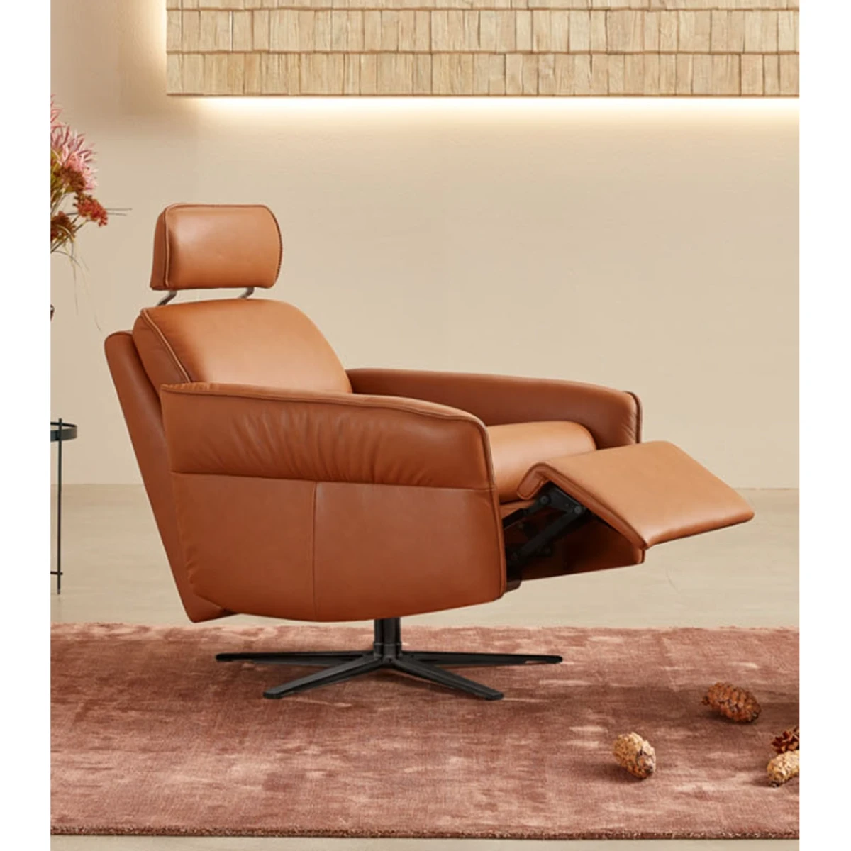 aura lounge chair