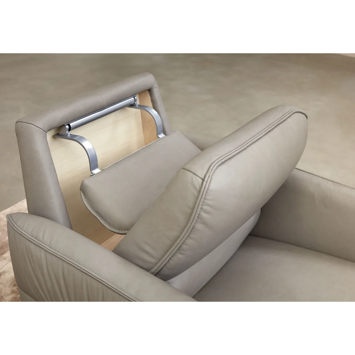 aura lounge chair