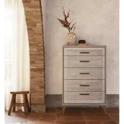 Alternative view of Ellen Chest
