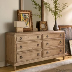 Alternative view of Canyon Dresser