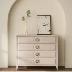 Alternative view of Lizmore Chest