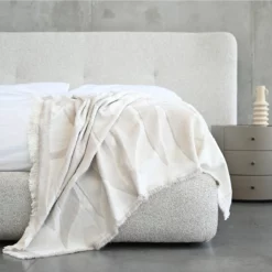 Alternative view of Sensu Bed